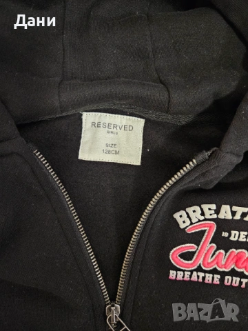 Продавам чисто НОВ оригинален детски суичър Reserved, черен с качулка, снимка 6 - Суичъри - 53090907