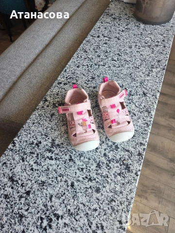 Пантофки за момиче Biomechanics, снимка 2 - Детски маратонки - 53670389