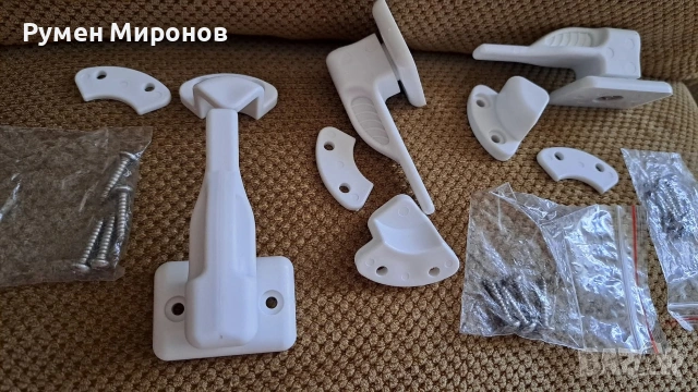 Продавам райбер за врата на кемпер или каравана. 