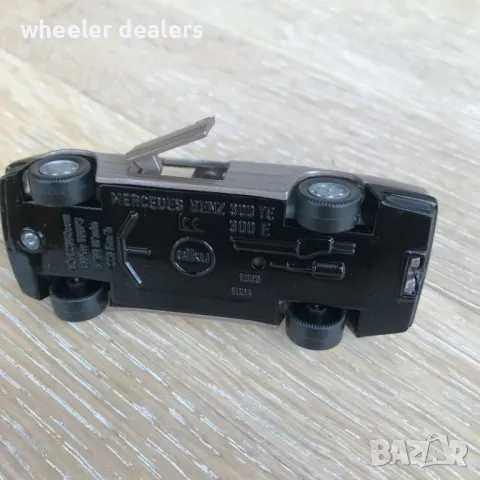 Метална количка SIKU 1:55 Mercedes-Benz 300 E, снимка 6 - Колекции - 50432387