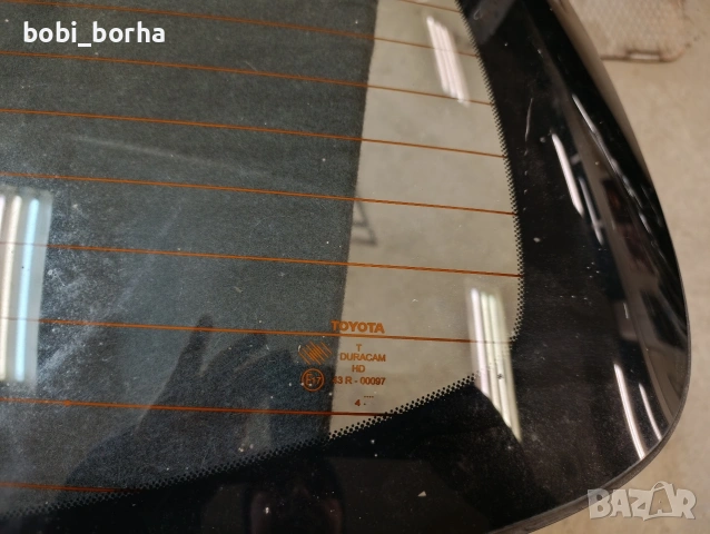 Задно стъкло Тойота Корола Версо, снимка 2 - Части - 53205612