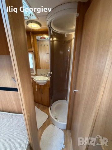 Каравана Swift Conqueror-Френска Спалня/Голям хладилник/Душ кабина/Солар/Mover/Форселт/Като нова, снимка 10 - Каравани и кемпери - 53689745