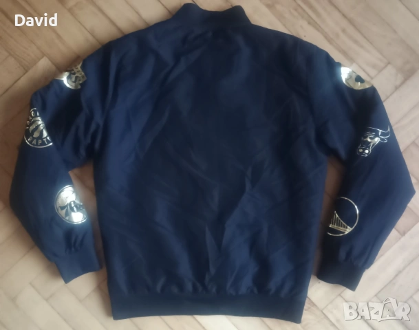 Оригинално Яке Бомбър NBA Foil Sleev Print (New Era), снимка 2 - Баскетбол - 53513895