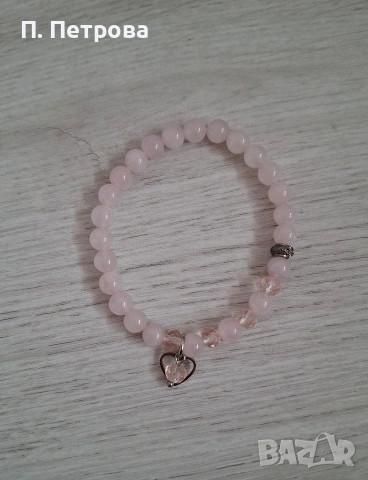 розова гривна с розов кварц и сърце