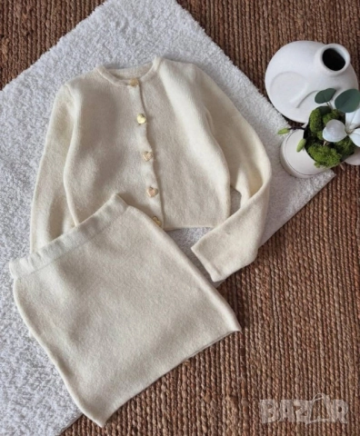 дамски комплекти от плетиво жилетка и пола 