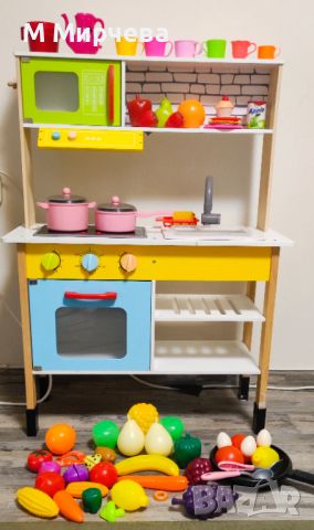 Детска дървена реалистична кухня с лот играчки