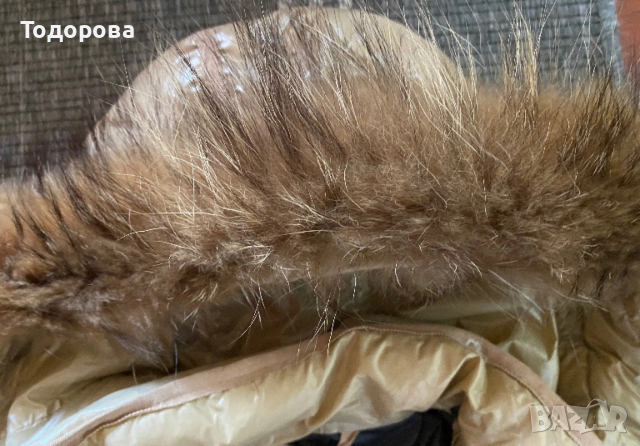 Много елегантно бежово яке с подвижна качулка, естествен пух. Високо качество., снимка 2 - Якета - 53292300