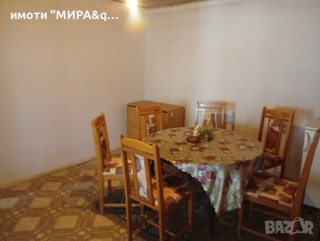 Двуетажна къща разположена в с.Динево,обл.Хасково, снимка 2 - Къщи - 53451083