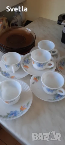 сервиз - френски "Дуралекс" - 6 бр., сервиз за кафе и 2 плата