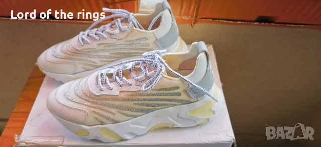 Оригинални маркови дамски маратонки / сникърси MANU - 37 номер