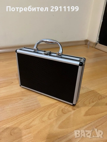 Малък алуминиев куфар