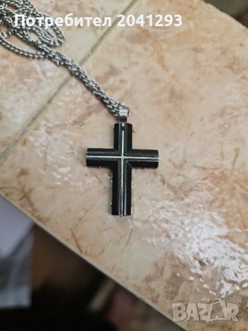 Красив швейцарски кръст от черна и бяла стомана, снимка 2 - Колиета, медальони, синджири - 45751507