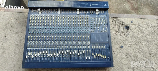 Смесителен пулт Behringer Eurodesk MX8000A