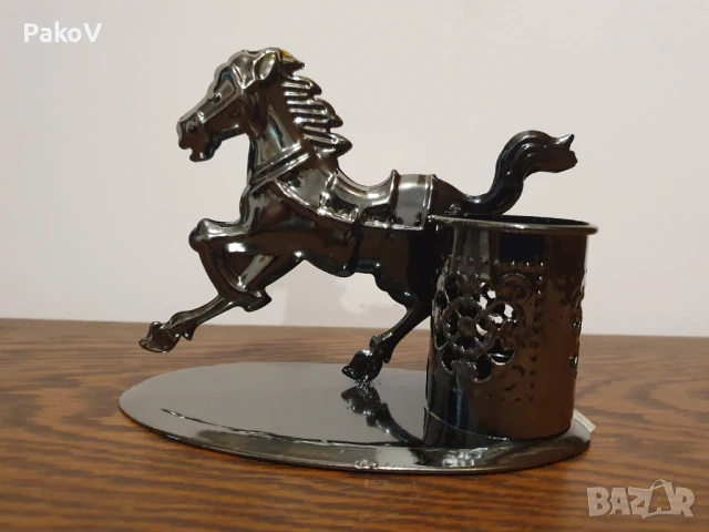 Органайзер за химикалки " Препускащ Кон"