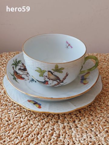 Порцеланова чаша на фирма"Herend"с две подложни чинийки за чай или мляко, снимка 1 - Чаши - 46241759
