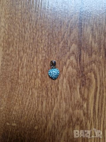 Сребърна висулка със синьо сърце, снимка 4 - Колиета, медальони, синджири - 52398522