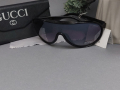 слънчеви очила с кутия на марката и кърпичка на едро , снимка 2