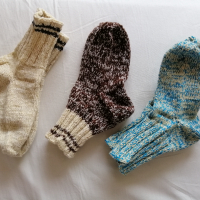 Вълнени чорапи (шушони) ръчно плетиво, снимка 1 - Други - 45062605