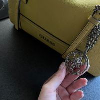 Дамска чанта Guess в патешко жълто., снимка 4 - Чанти - 45253901