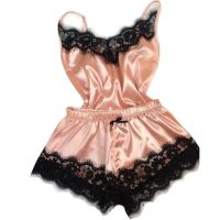 Елегантна дамска пижама – топ, къси панталонки и сатениран аксесоар. Цветове - чисто черен/черен, че, снимка 18 - Пижами - 45718034
