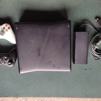 XBOX360 с два джойстика + игри, снимка 1 - Xbox конзоли - 45651355