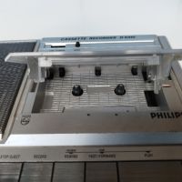 касетофон philips , снимка 2 - Радиокасетофони, транзистори - 45505297