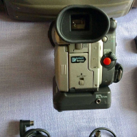 видео камера - Panasonic 3CCD  - NV - DX 100 - VSK 0499 + 9 касети +  Tripod VZ - CT 55., снимка 4 - Камери - 44941640