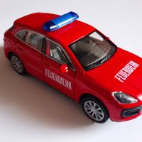 Porsche Cayenne Turbo Feuerwehr Welly 1:34-39, снимка 6 - Колекции - 45333146