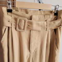 Дамски бежов панталон с висока талия и колан, снимка 2 - Панталони - 44954438