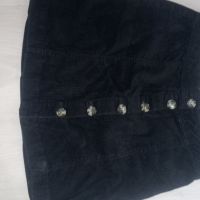 Черна пола с копчета на HM, снимка 4 - Поли - 45169057
