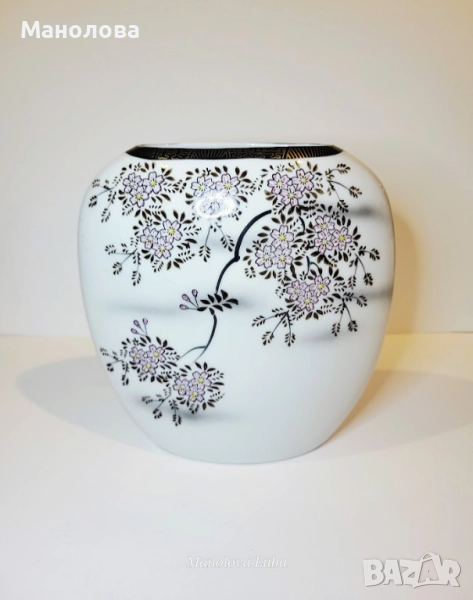 Японски порцеланови ваза и джинджифилов буркан с основен мотив Sakura , снимка 1