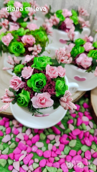 Сладурски чашки с нежни цветлета в зелено и розово!!, снимка 1