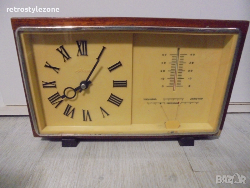 № 8285 Стар настолен часовник с барометър „Маяк“ – съветска класика  , снимка 1