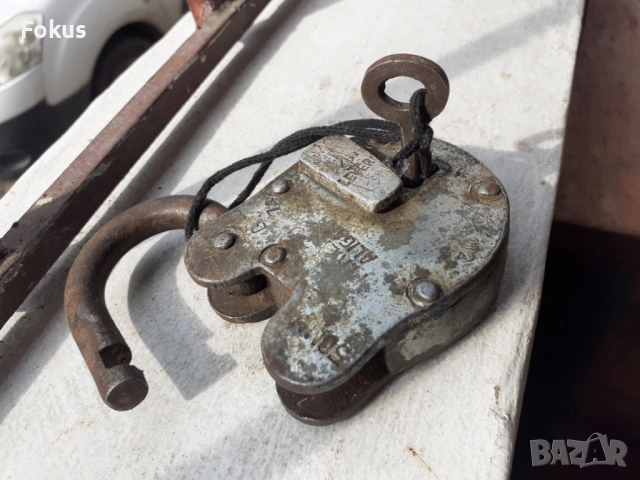 Стар кован катинар кофар катанец с ключ маркировки 3, снимка 5 - Антикварни и старинни предмети - 53685546