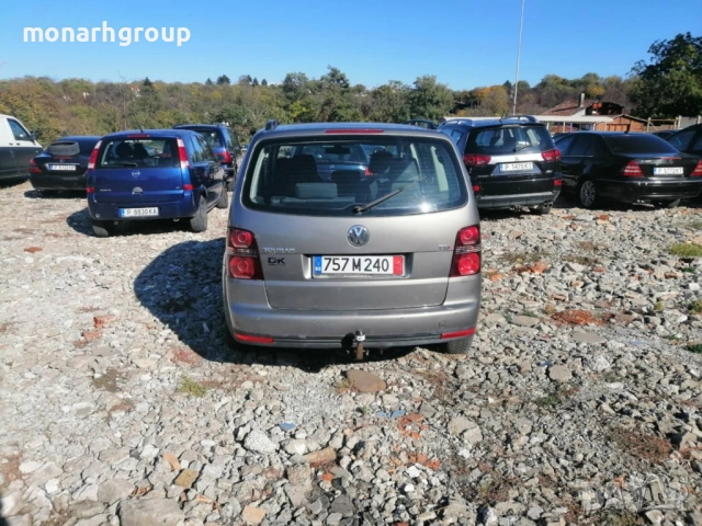 Лек автомобил Volkswagen Touran 1.4 TSI, снимка 4 - Автомобили и джипове - 52023980