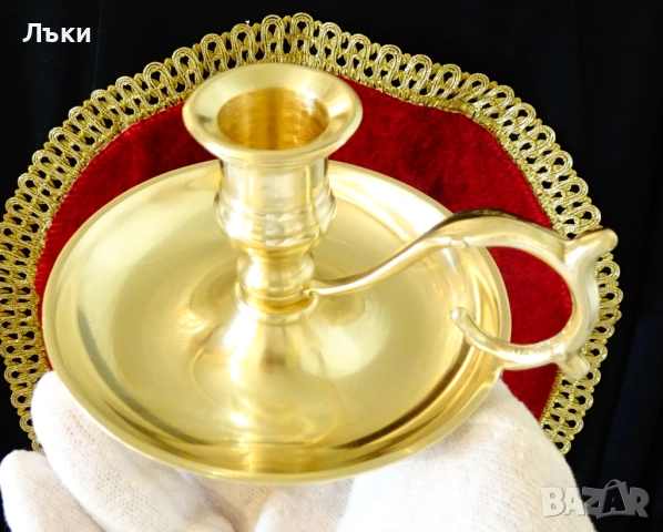 Бронзов свещник с дръжка 240 гр.,барок.