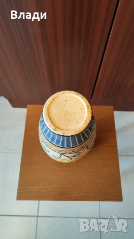 Малка керамична ваза с нарисувани цветя, снимка 3 - Вази - 53145741