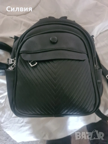 Дамска раница от естествена кожа с преден джоб с капак – Черен 