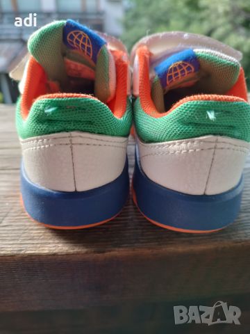 Маратонки adidas, снимка 2 - Детски маратонки - 45797216