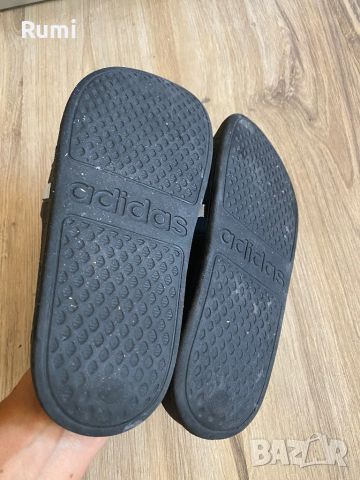 Оригинални чисто черни чехли Adidas ! 36 н, снимка 4 - Чехли - 46286639