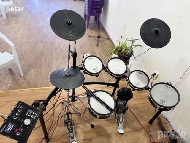 Продавам електрони барабани роланд тд 25