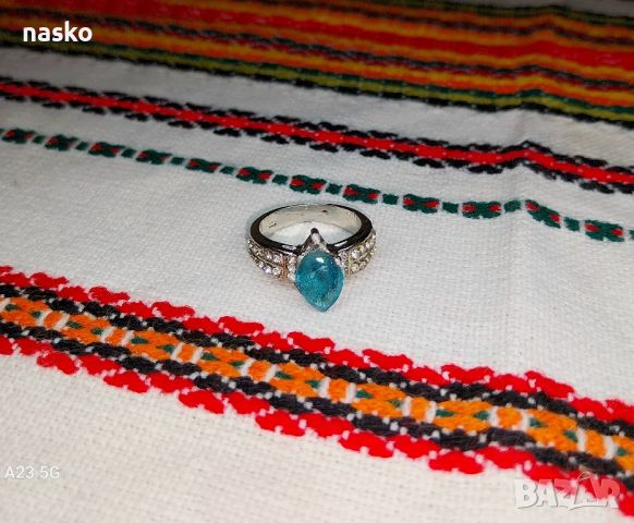 Дамски пръстен с циркони, снимка 1 - Антикварни и старинни предмети - 46431328