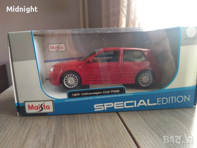 Volkswagen Golf R32. 1/24, снимка 2 - Колекции - 53866433