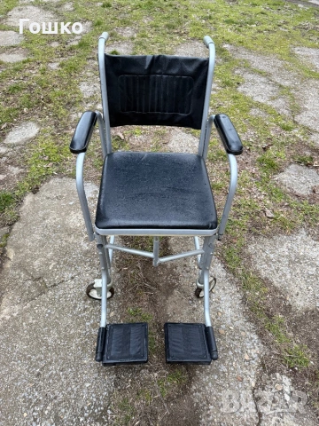 Тоалетен инвалиден стол