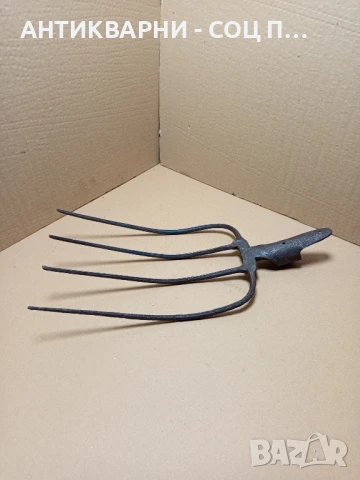 Соц Стара Ръчно Кована Вила За Сено Номер/4/., снимка 2 - Антикварни и старинни предмети - 51184418