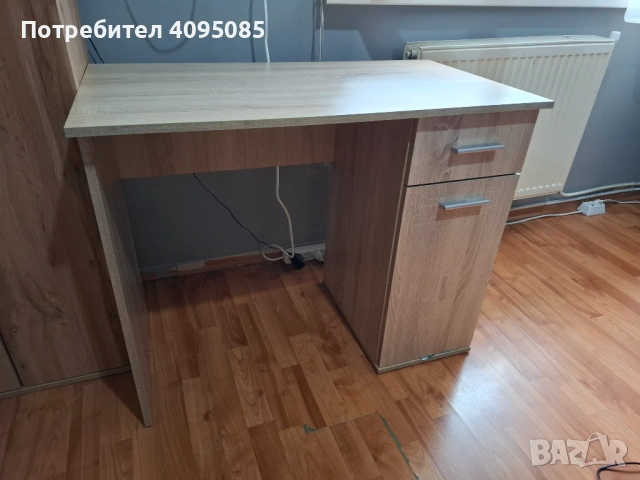 Продавам бюро и стол - комплект