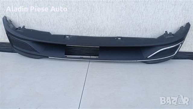 Долен дифузьор на задна броня VW Golf MK8 след 2020 г. код 5H6807568A , снимка 2 - Аксесоари и консумативи - 45352871
