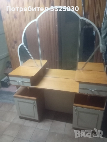 Тоалетка в отлично състояние