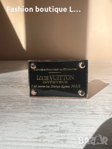 Louis Vuitton черна катарама плочка за колан със златни детайли 🖤