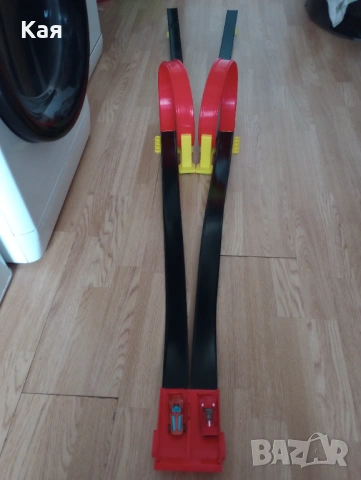 Много голяма писта с два лупинга Bburago, снимка 2 - Коли, камиони, мотори, писти - 53086075